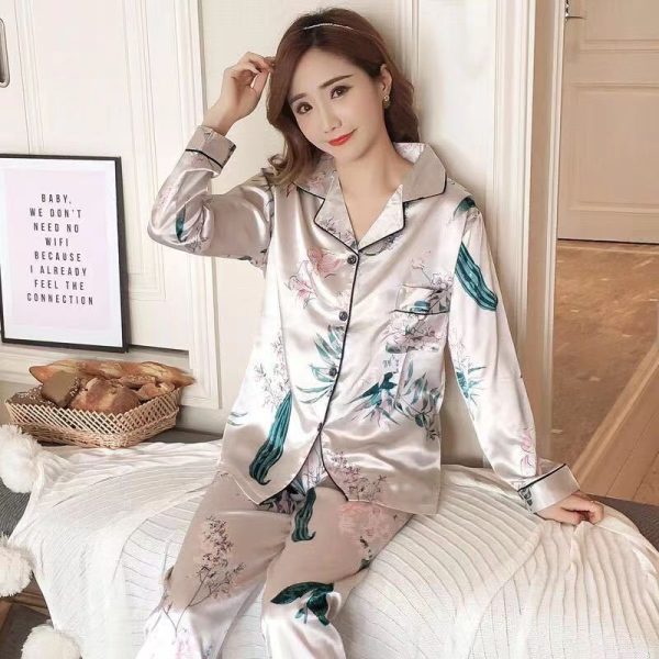 Lady's pajamas - Image 7